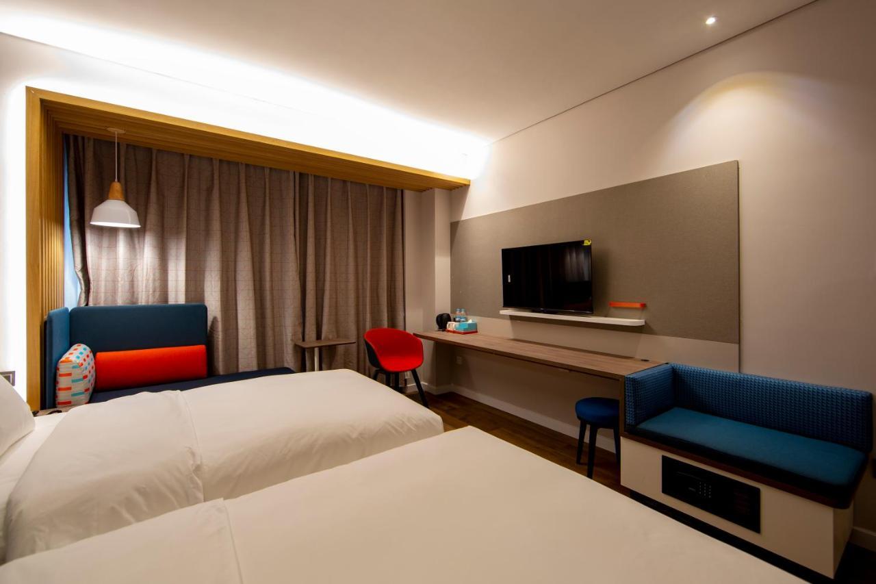 Holiday Inn Express Jinan Jingshi Road, An Ihg Hotel Ngoại thất bức ảnh