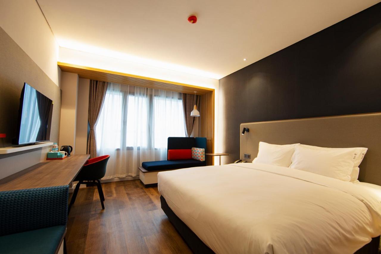 Holiday Inn Express Jinan Jingshi Road, An Ihg Hotel Ngoại thất bức ảnh
