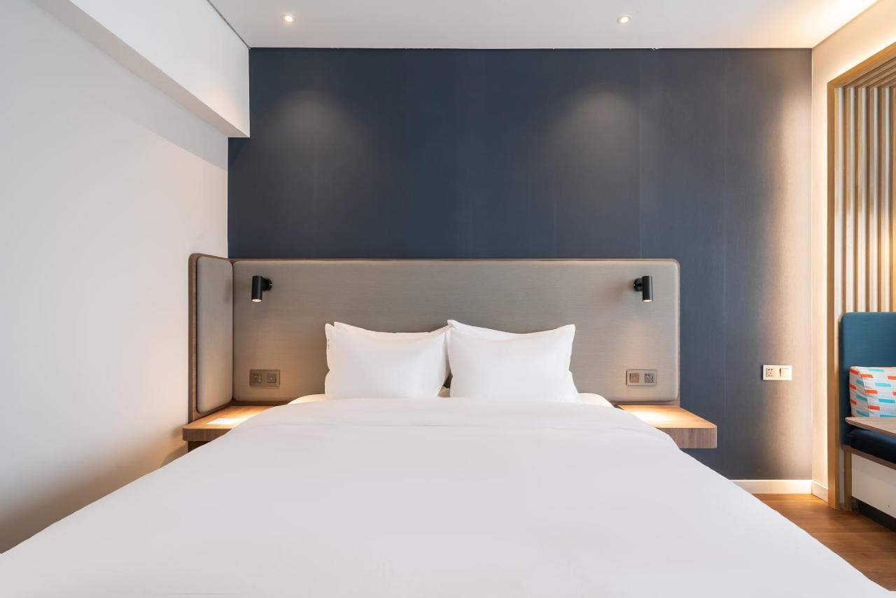 Holiday Inn Express Jinan Jingshi Road, An Ihg Hotel Ngoại thất bức ảnh