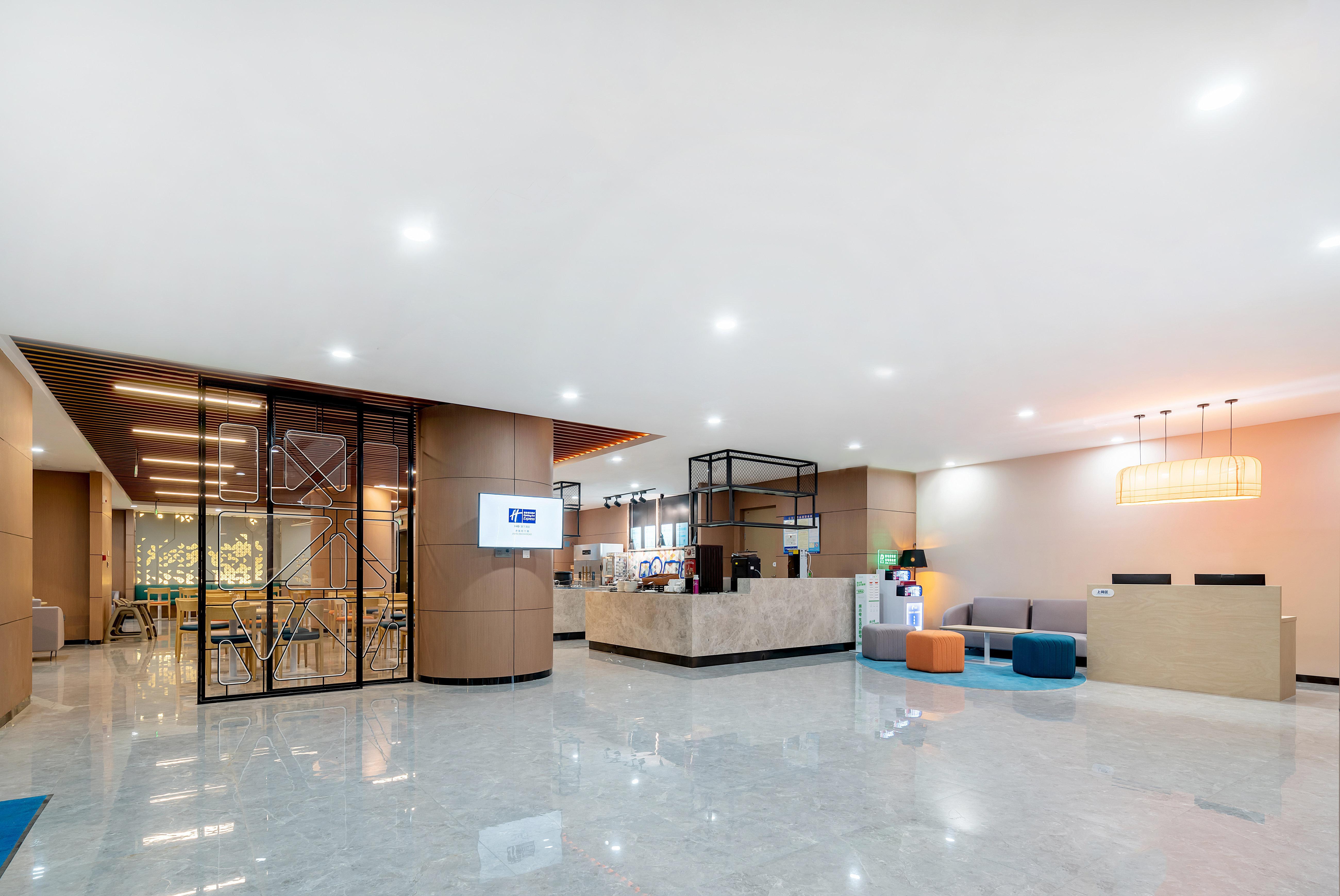 Holiday Inn Express Jinan Jingshi Road, An Ihg Hotel Ngoại thất bức ảnh